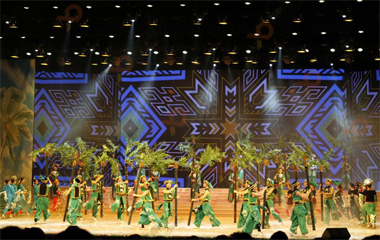 ?？诮?jīng)濟(jì)學(xué)院大禮堂舞臺(tái)背景LED屏