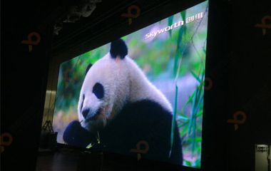 云南應(yīng)用技術(shù)大學(xué)戶內(nèi)大禮堂LED舞臺屏項(xiàng)目