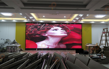 ?？诮?jīng)濟(jì)學(xué)院培訓(xùn)室戶內(nèi)LED顯示屏項(xiàng)目