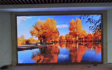 鑫帝視覺高清屏亮相深圳仲云學(xué)院，獲得學(xué)院院長仲云老師的高度贊美！