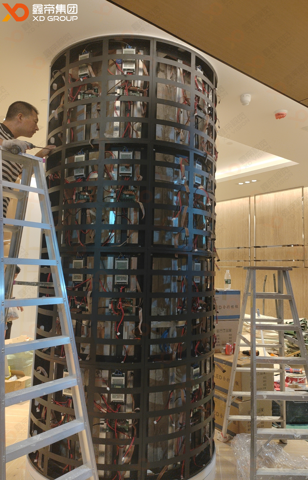 1727490375773792.jpg 澳門LED圓柱屏-3.jpg